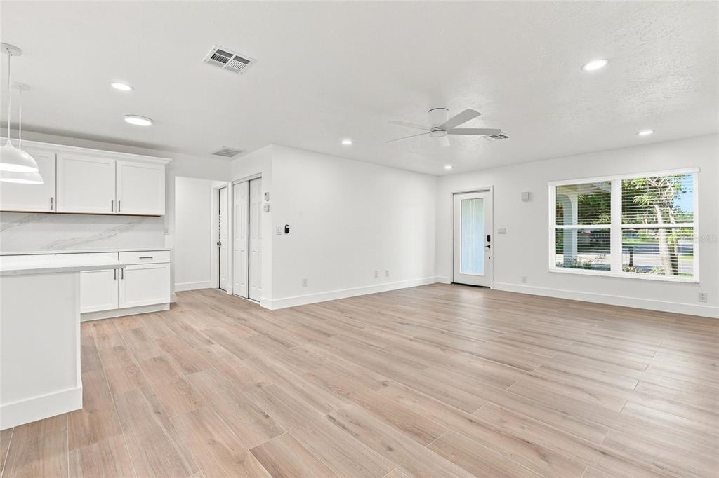 2881 Poppy Road Venice, FL 34293 - Photo 4 of 24 Gallery Image 4