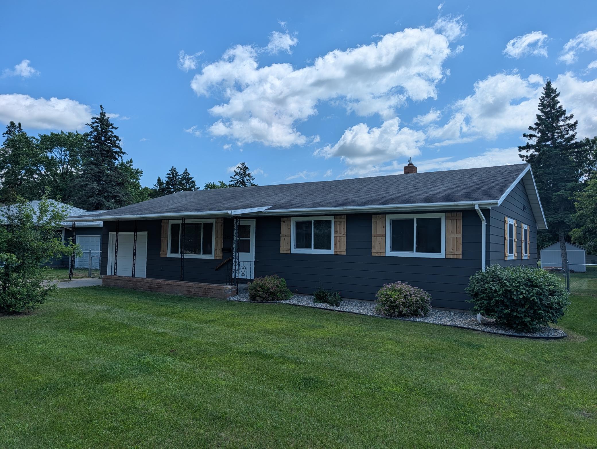 215 Madison Avenue Southwest Wadena, MN 56482 - Photo 1 of 36