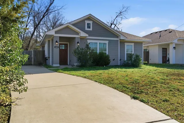 $1,450 | 1005 G W Jackson Avenue, Corsicana, TX 75110