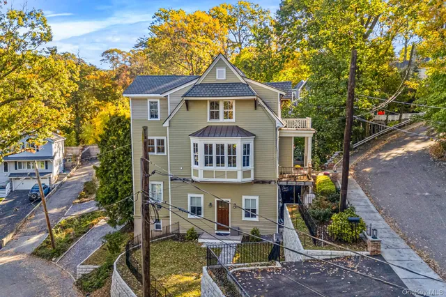 $2,299,000 | 40 Park Way, Sea Cliff, NY 11579