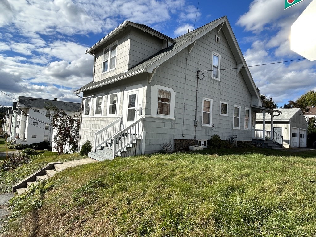 a view of a house with a yard