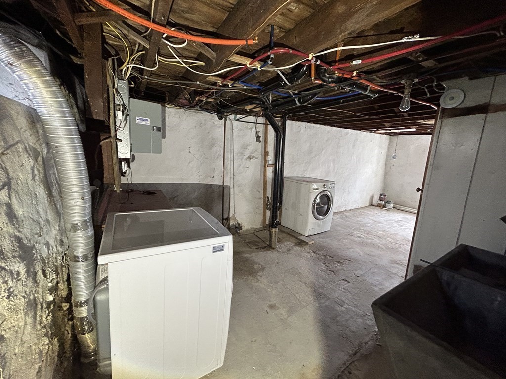 23 Greendale Avenue Worcester, MA 01606 - Photo 29 of 30 a utility room with dryer and washer
