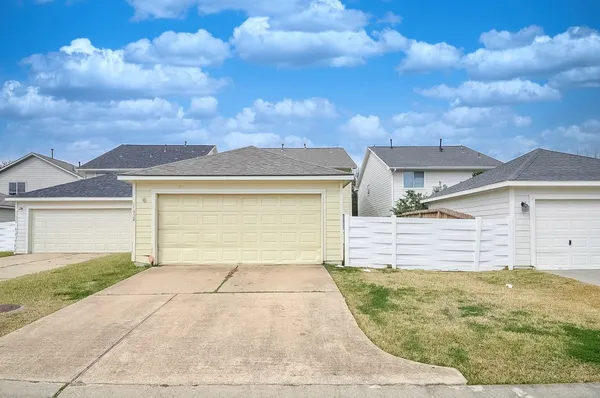 $2,500 | 11924 Prior Park Drive, Houston, TX 77047