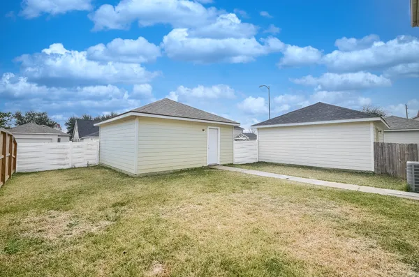 $2,500 | 11924 Prior Park Drive, Houston, TX 77047