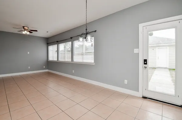 $2,500 | 11924 Prior Park Drive, Houston, TX 77047