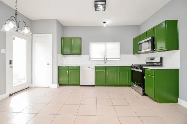 $2,500 | 11924 Prior Park Drive, Houston, TX 77047