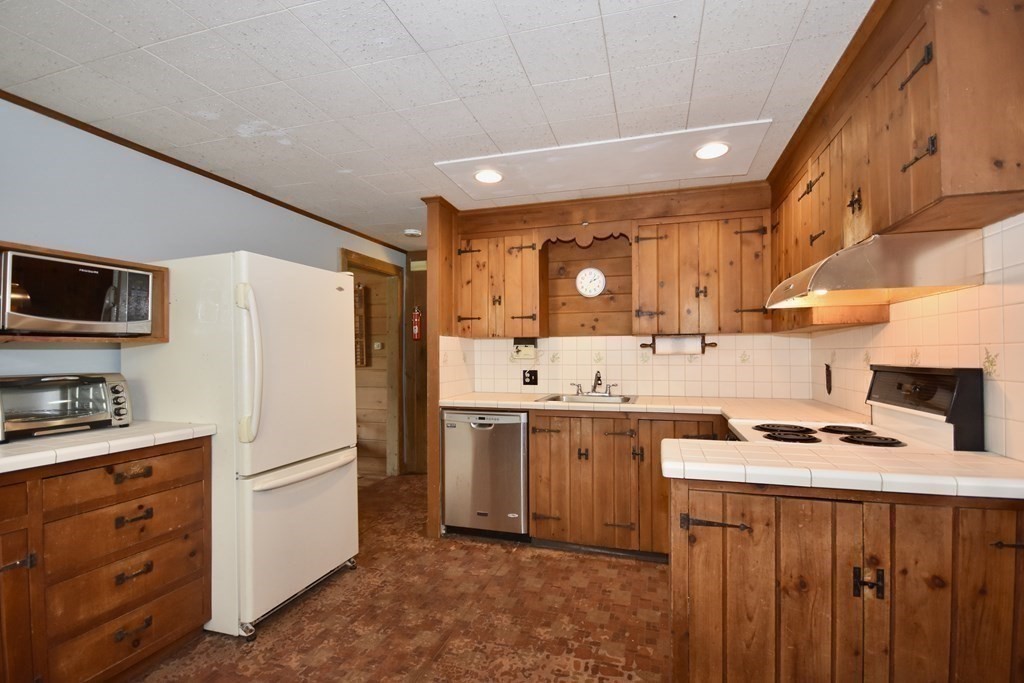 22 Little Harbor Road Wareham, MA 02571 - Photo 13 of 42 Gallery Image 13