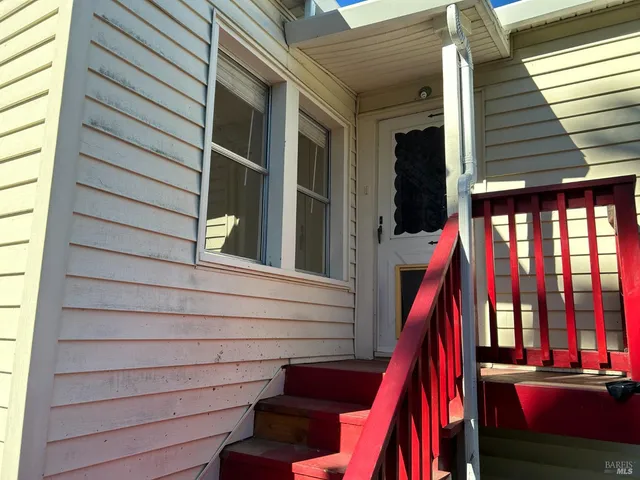 a view of entryway front of house