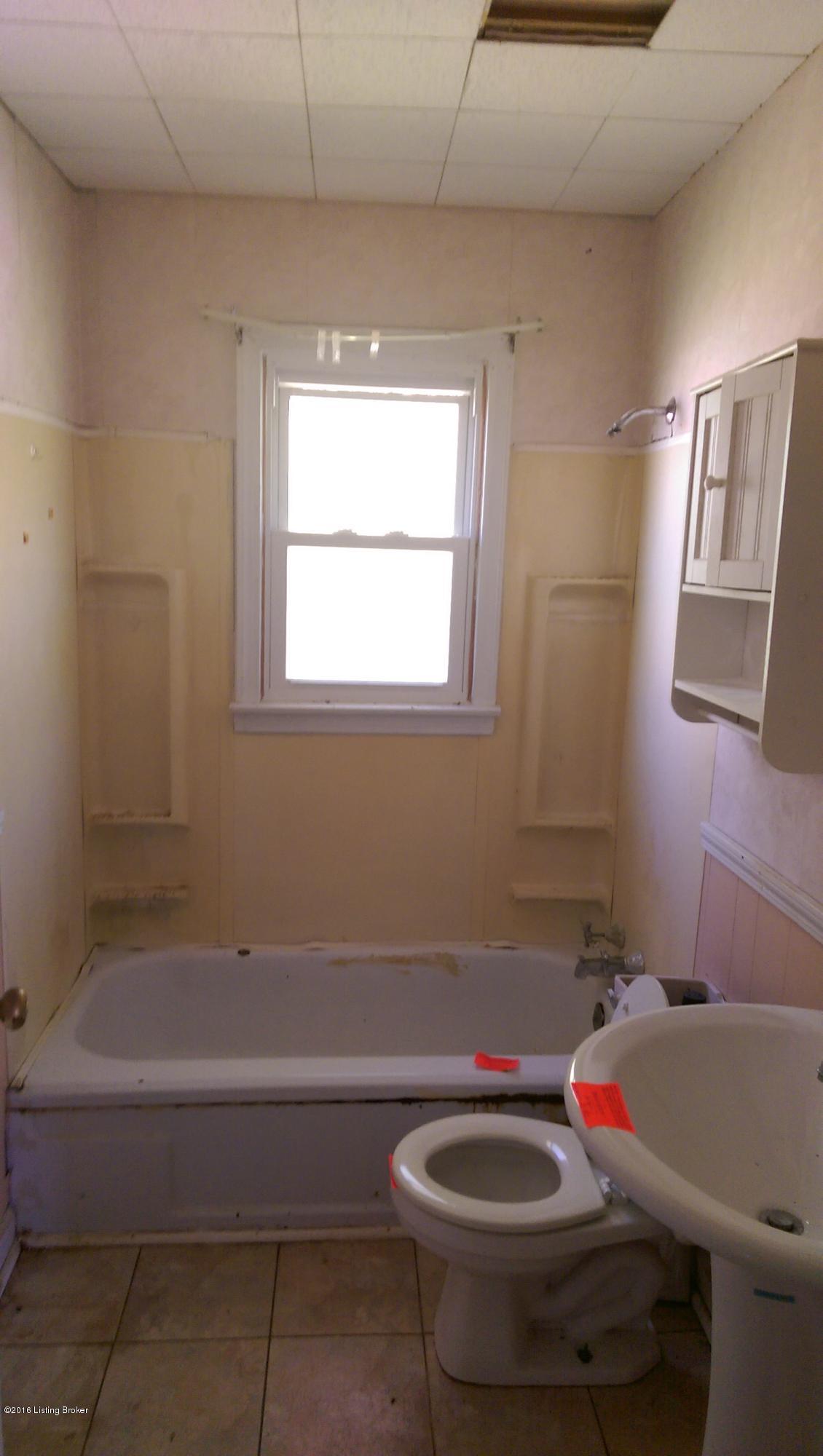 17513 Aiken Road Louisville, KY 40245 - Photo 7 of 10 bath