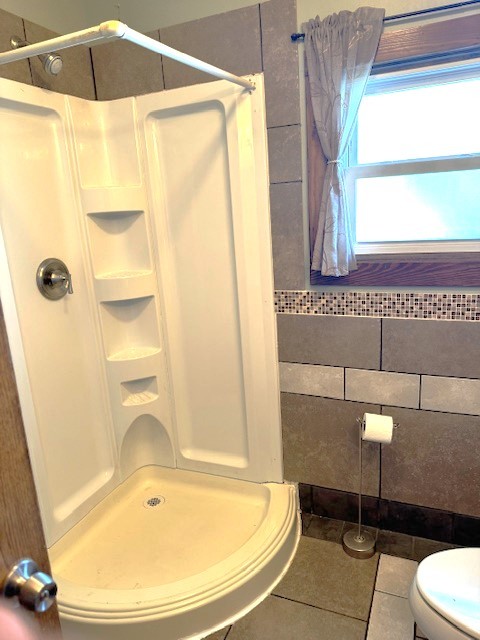 430 Enterprise Street Elgin, IL 60120 - Photo 11 of 18 a bathroom with a sink and a mirror
