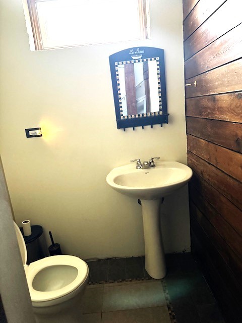 430 Enterprise Street Elgin, IL 60120 - Photo 15 of 18 a bathroom with a toilet sink and mirror