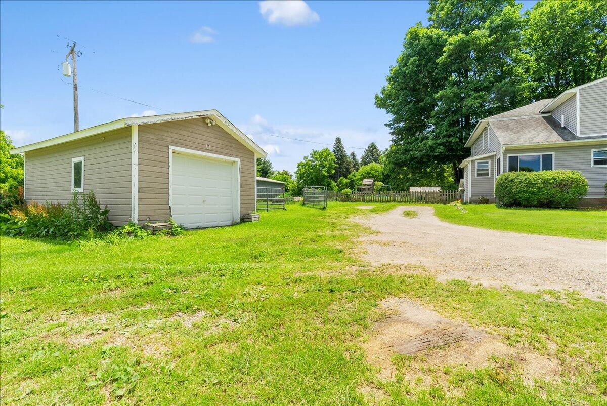975 South Elliott Road Fowlerville, MI 48836 - Photo 4 of 56