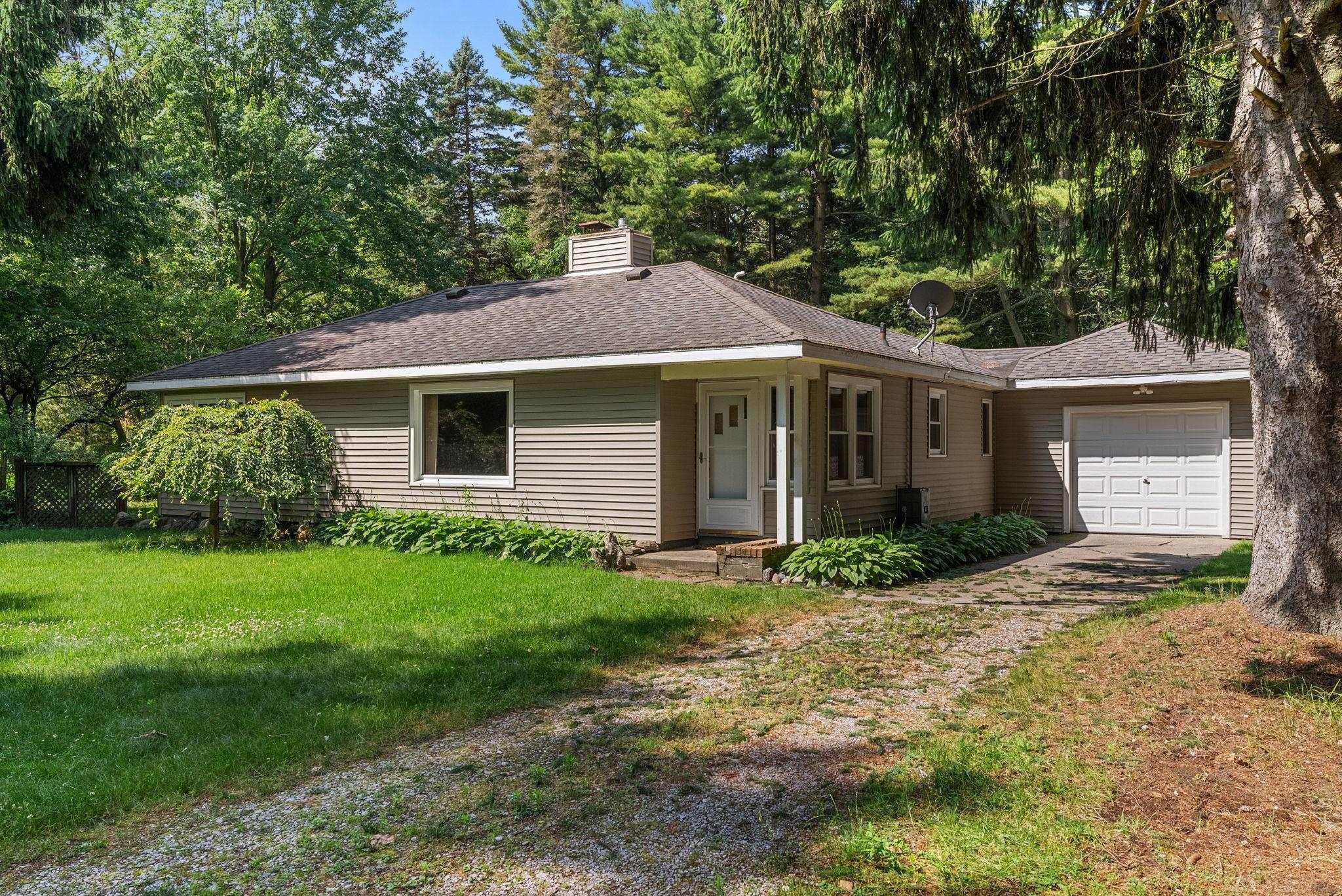 2630 Lakeshore Road Applegate, MI 48401 - Photo 3 of 39 50146405-f9f8e1bf-bb6b-4ffb-9a83-dc7263e90563.JPG