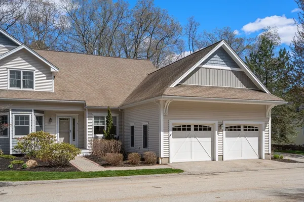 $850,000 | 3 Summerland Way, Unit 3, Worcester, MA 01609