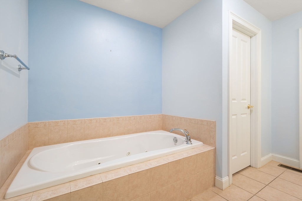 3 Summerland Way, Unit 3 Worcester, MA 01609 - Photo 20 of 41