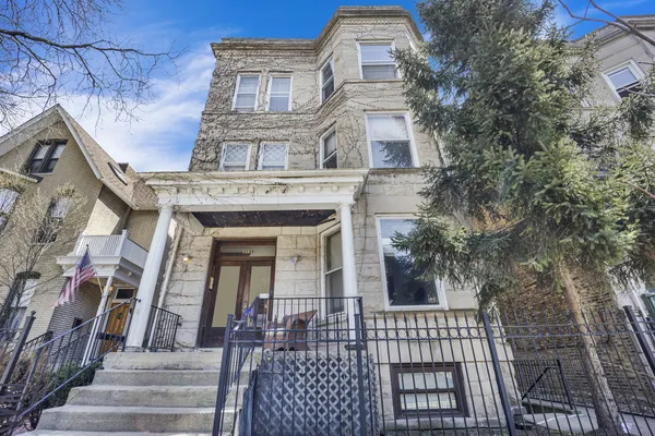 $4,400 | 3135 North Clifton Avenue, Unit 3, Chicago, IL 60657