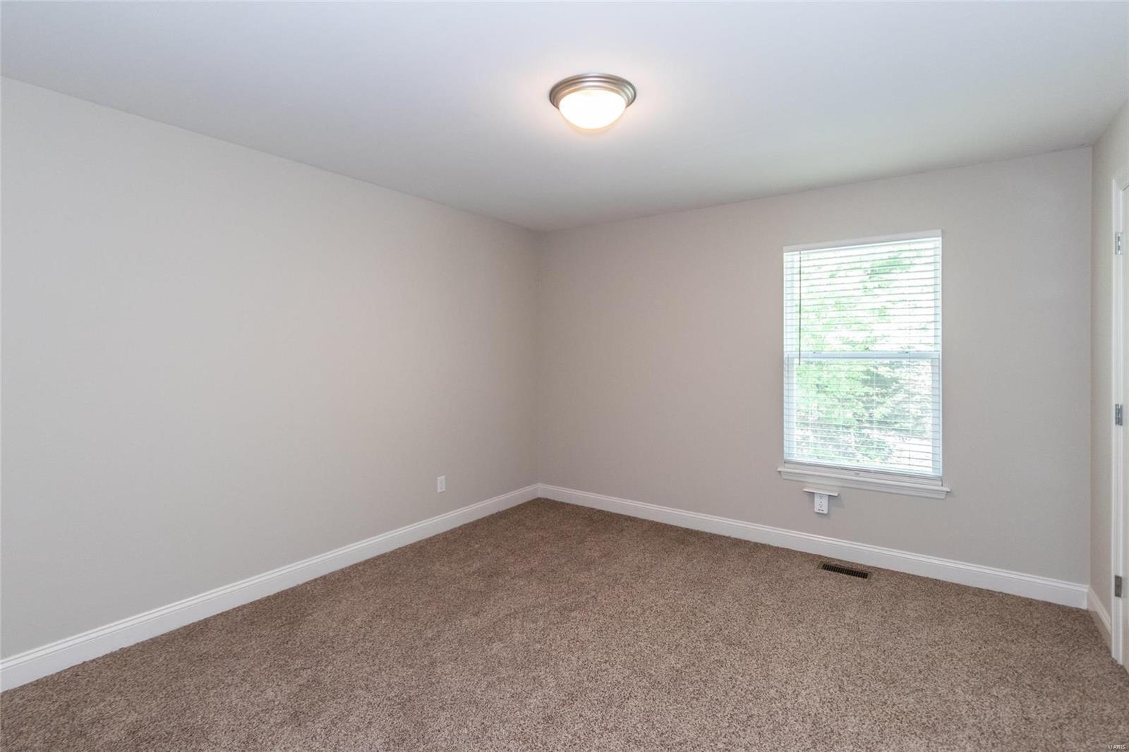 1502 Heritage Valley Drive High Ridge, MO 63049 - Photo 36 of 54