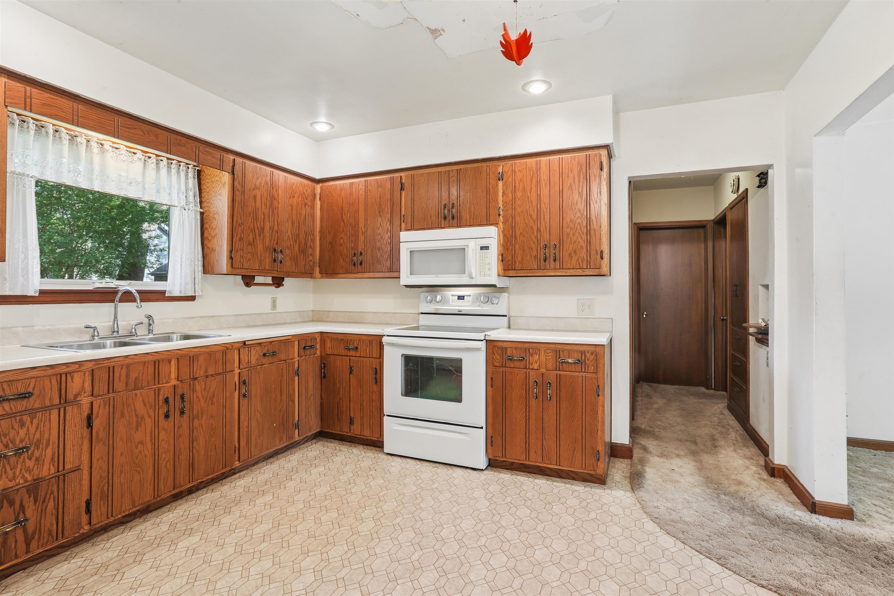 1124 Wisconsin Court Appleton, WI 54911 - Photo 6 of 15
