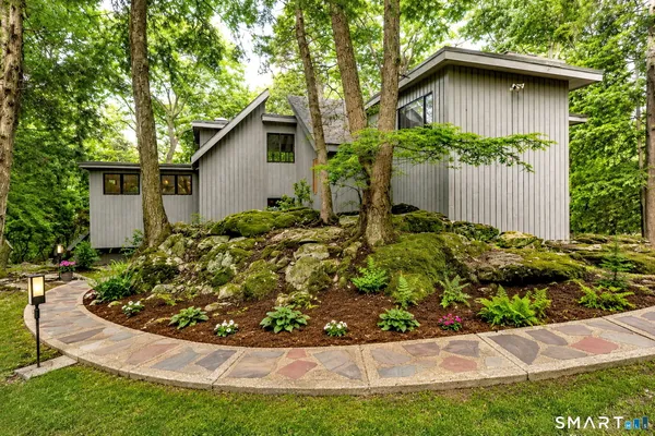 $715,000 | 95 Thankful Stow Road, Guilford, CT 06437