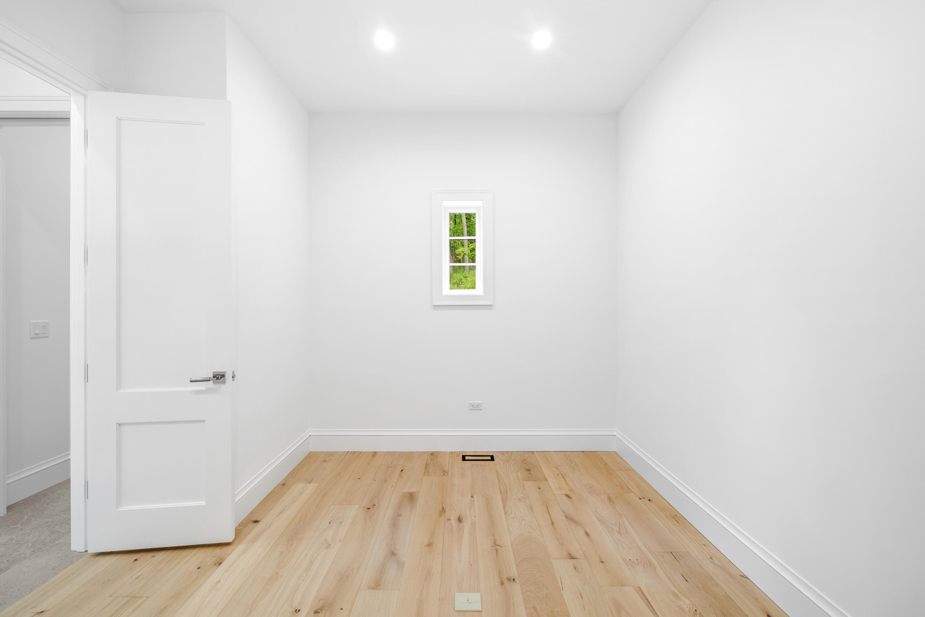 1572 North Creekside Lane Linn, WI 53147 - Photo 27 of 49 Primary Hers Closet