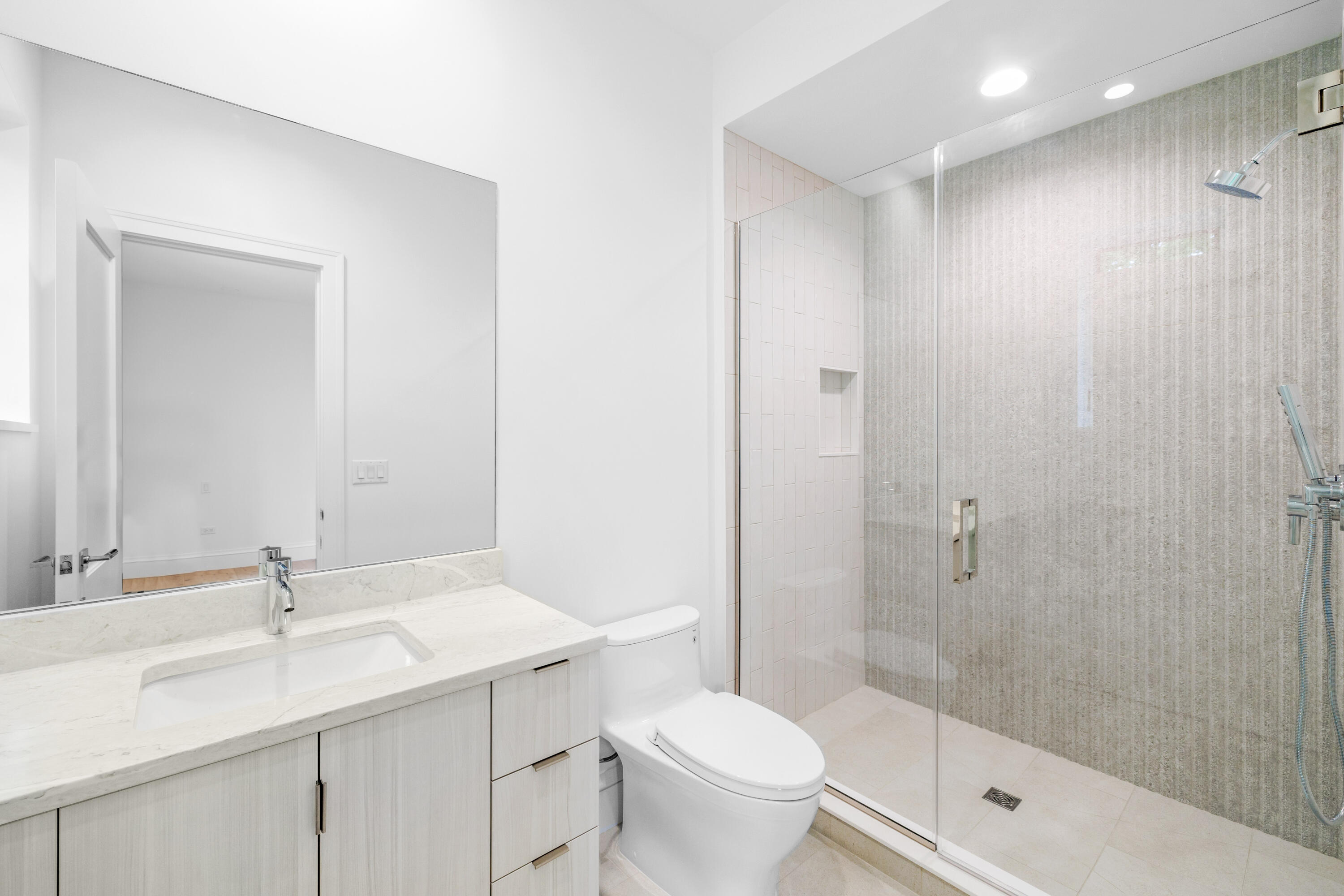 1572 North Creekside Lane Linn, WI 53147 - Photo 35 of 49 Guest Bath