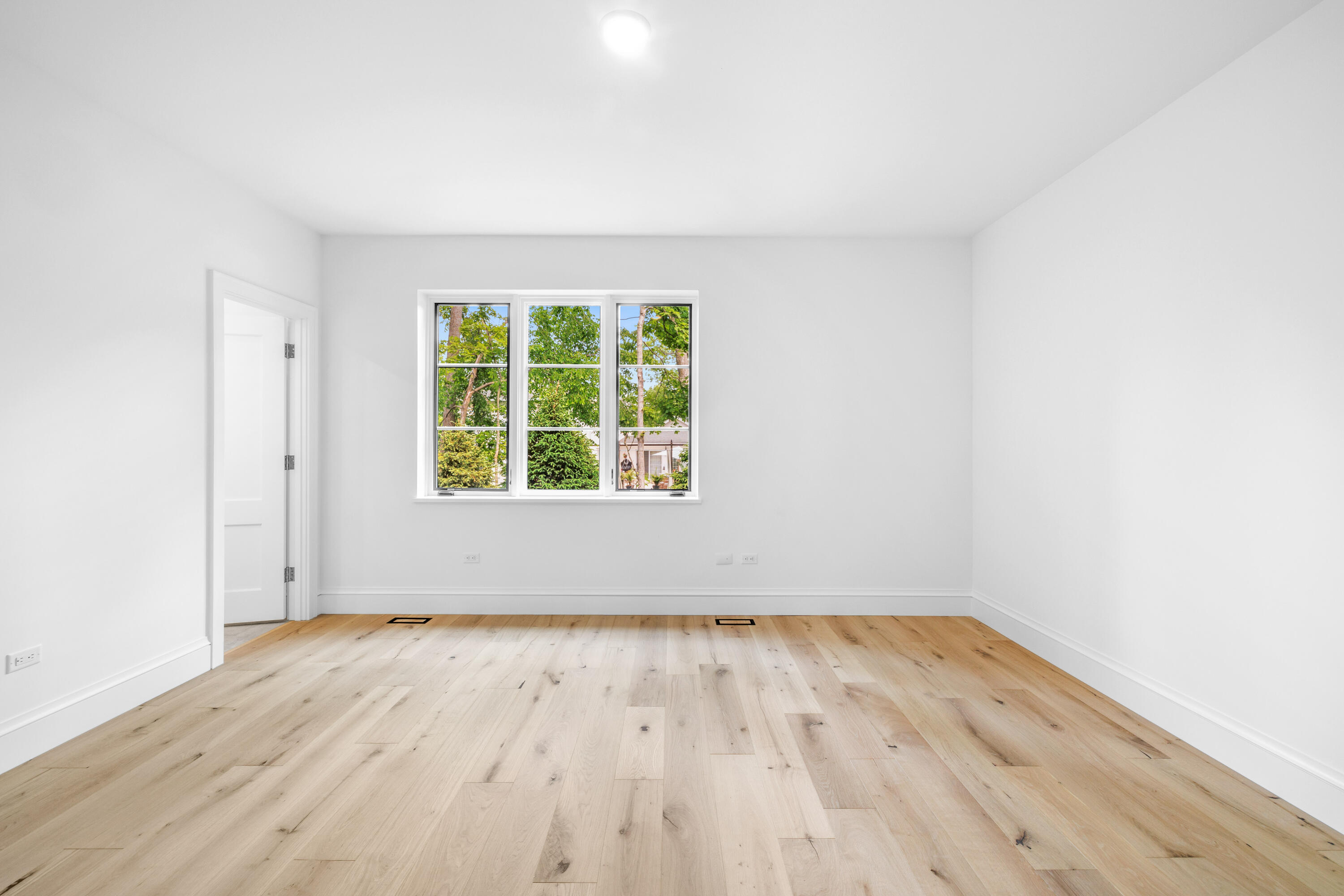1572 North Creekside Lane Linn, WI 53147 - Photo 36 of 49 Guest Bedroom