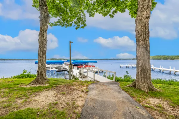 $6,725,000 | 1572 North Creekside Lane, Linn, WI 53147