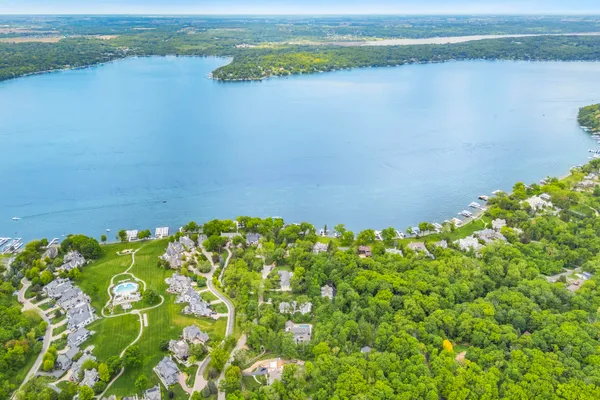 $6,725,000 | 1572 North Creekside Lane, Linn, WI 53147