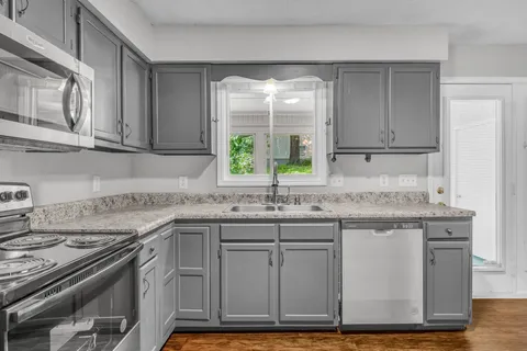$215,000 | 523 Williamsburg Drive, Nashville, TN 37214