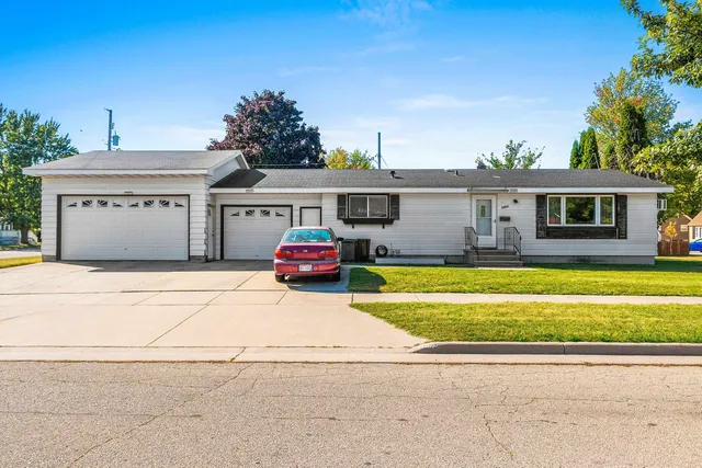$174,900 | 1807 Lincoln Street, Marinette, WI 54143