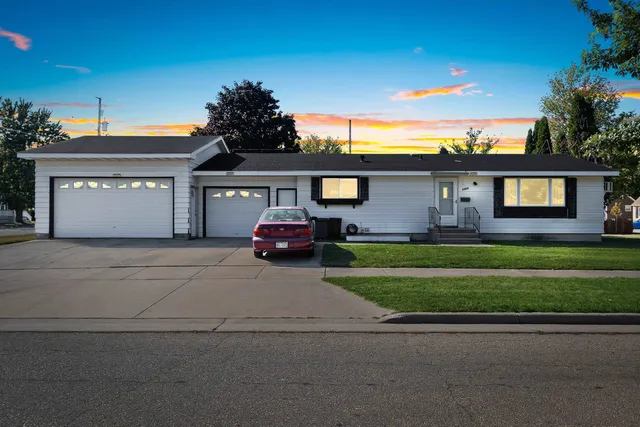 $174,900 | 1807 Lincoln Street, Marinette, WI 54143