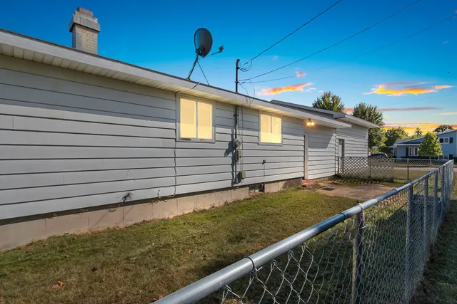 $174,900 | 1807 Lincoln Street, Marinette, WI 54143