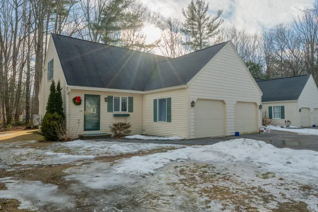 $425,000 | 10 Chickadee Lane, Unit 10, Kennebunk, ME 04043