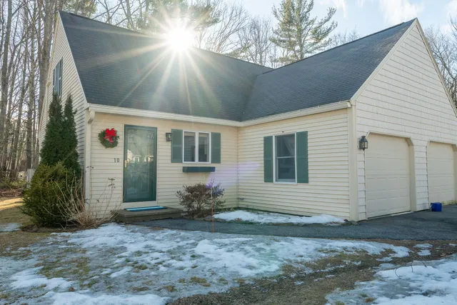 $425,000 | 10 Chickadee Lane, Unit 10, Kennebunk, ME 04043
