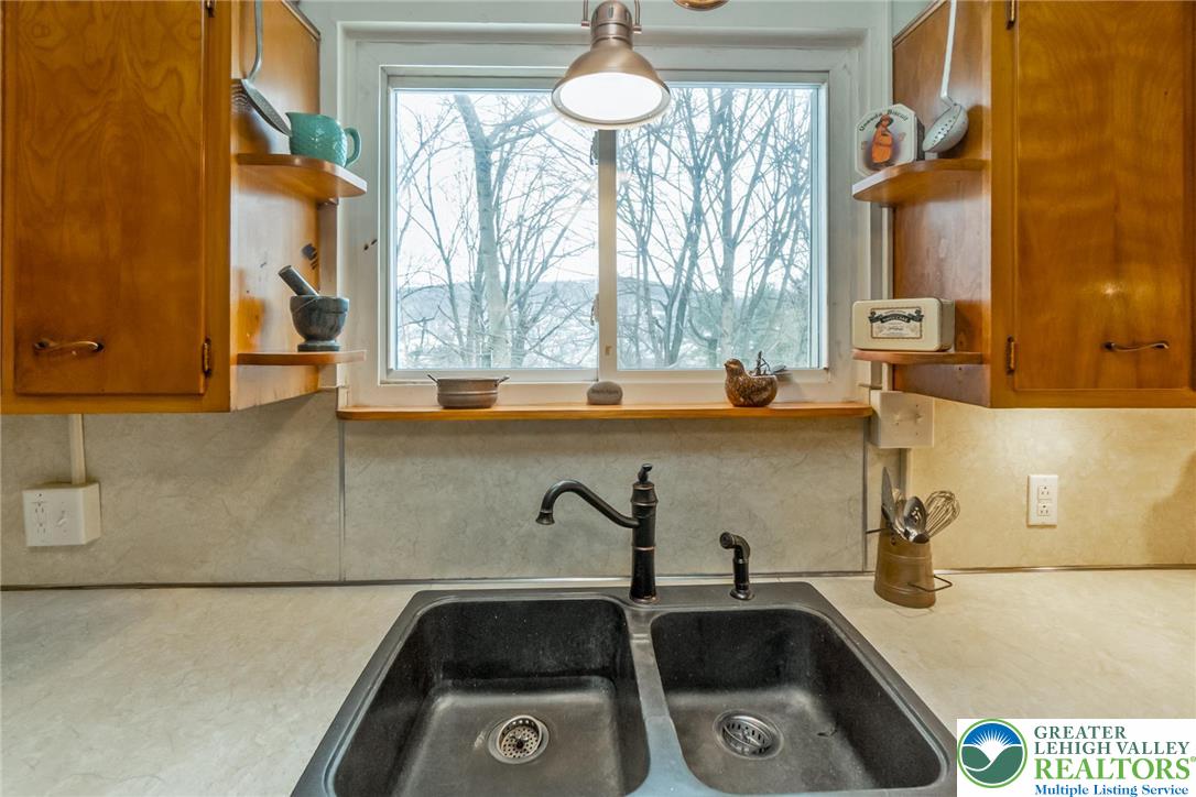 1056 Graham Street Fountain Hill, PA 18015 - Photo 18 of 43