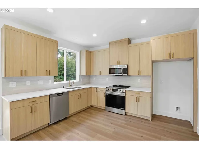 $449,500 | 10909 Northeast 64th Court, Unit LOT #3, Vancouver, WA 98686