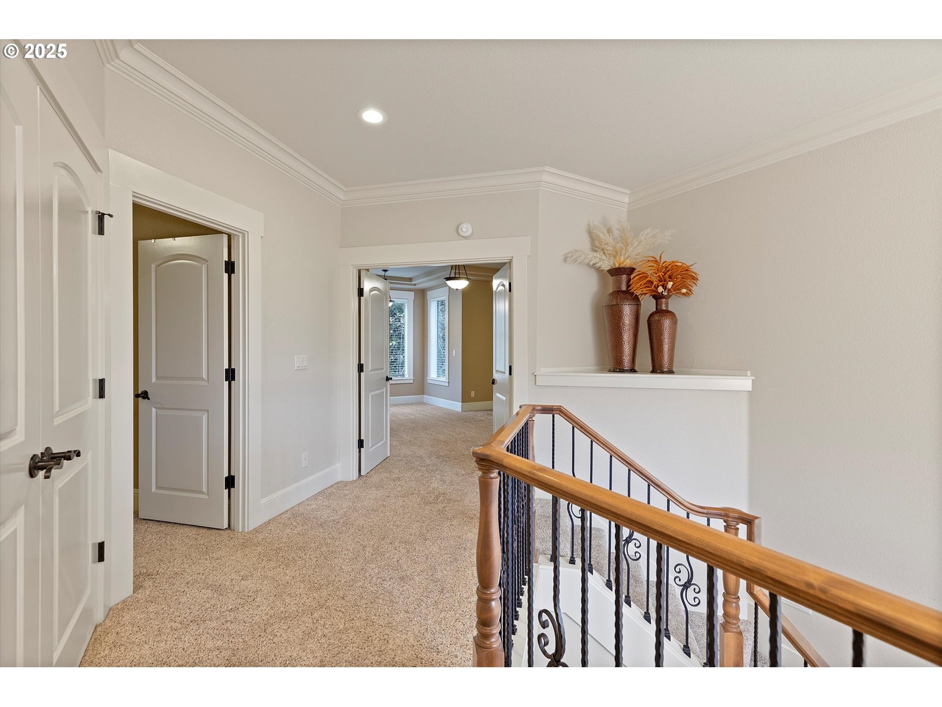 2875 Southeast Elliott Drive Gresham, OR 97080 - Photo 23 of 48 a view of a hallway with interior of house