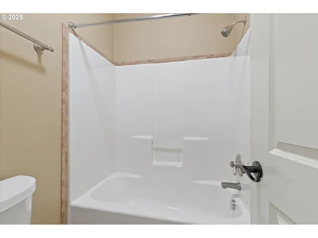 $699,999 | 2875 Southeast Elliott Drive, Gresham, OR 97080