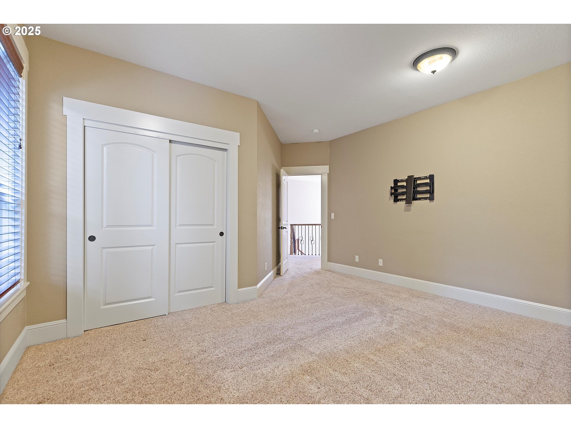 2875 Southeast Elliott Drive Gresham, OR 97080 - Photo 32 of 48 a view of an empty room