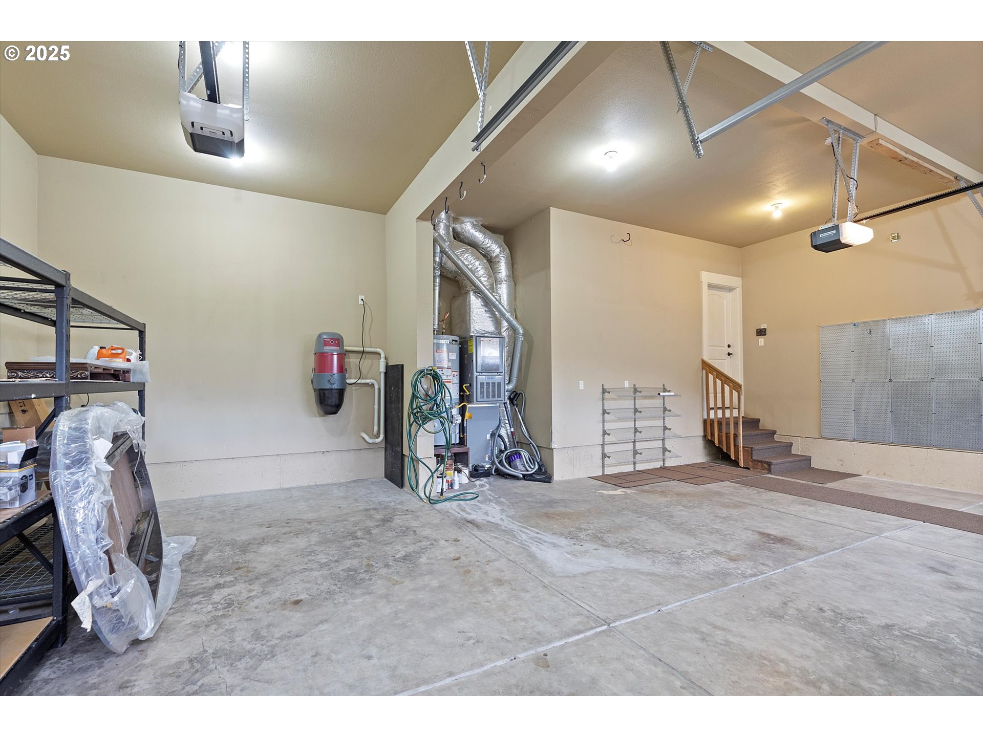 2875 Southeast Elliott Drive Gresham, OR 97080 - Photo 42 of 48 a view of a room with gym equipment