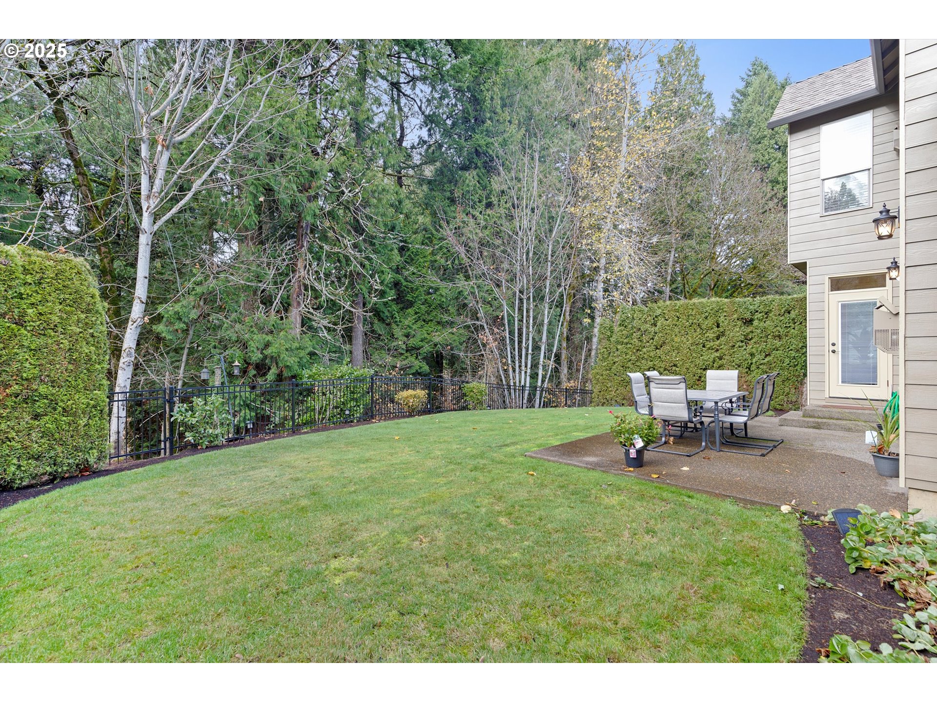 2875 Southeast Elliott Drive Gresham, OR 97080 - Photo 45 of 48 a view of a bench in a garden