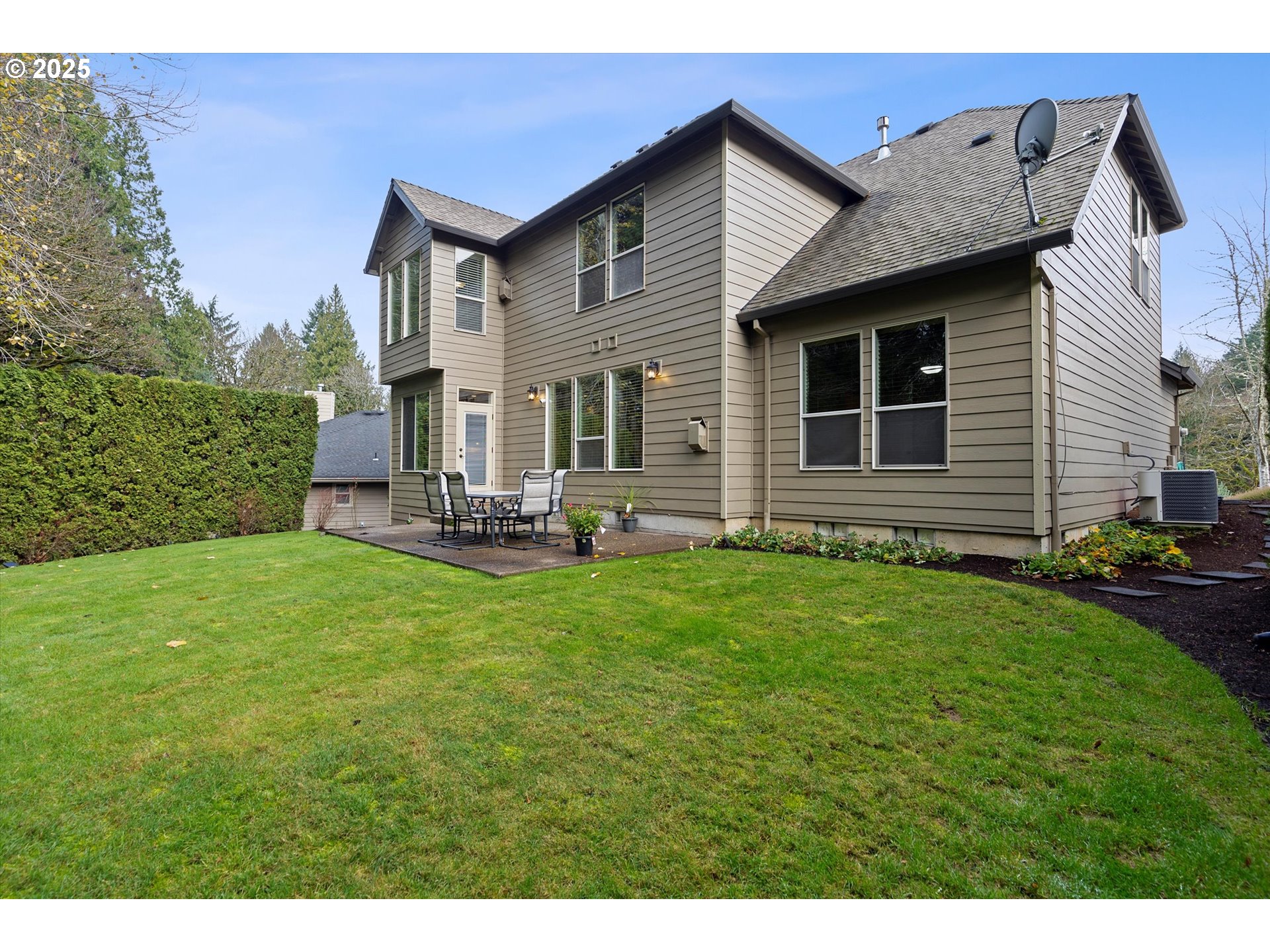 2875 Southeast Elliott Drive Gresham, OR 97080 - Photo 47 of 48 a front view of a house with a garden