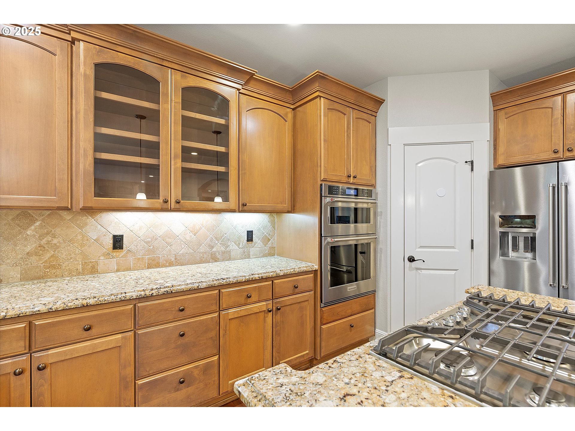 2875 Southeast Elliott Drive Gresham, OR 97080 - Photo 10 of 48 a kitchen with a refrigerator stove and cabinets