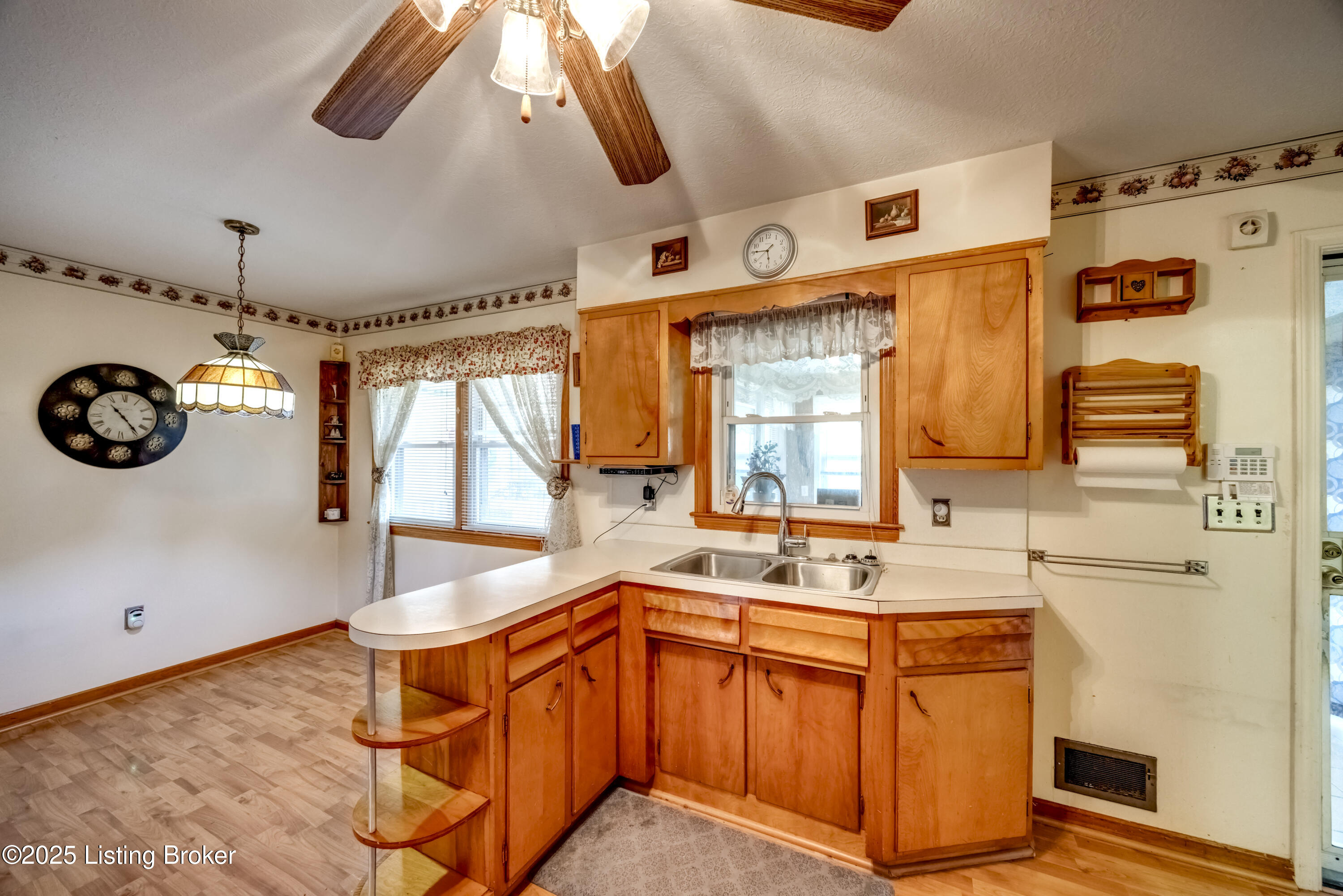 8209 Terry Road Louisville, KY 40258 - Photo 13 of 64 Large Eat in Kitchen