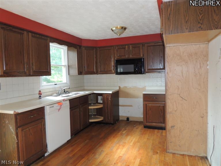 2183 Woodland Road Youngstown, OH 44515 - Photo 4 of 9