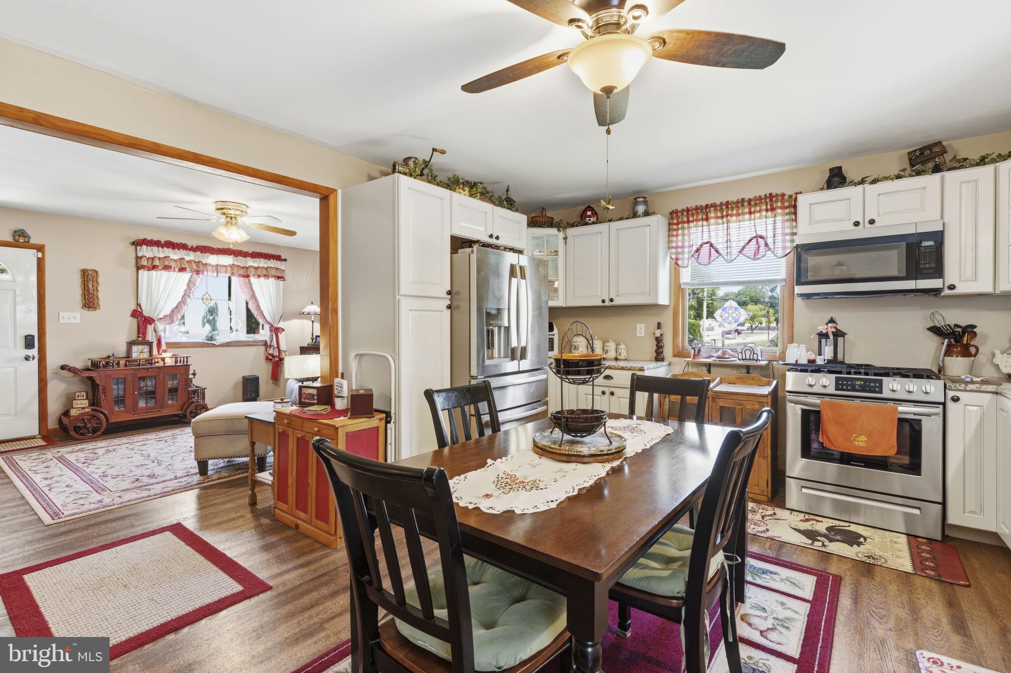 607 Patuxent Avenue Rosedale, MD 21237 - Photo 8 of 35 Lovely Eat In Kitchen