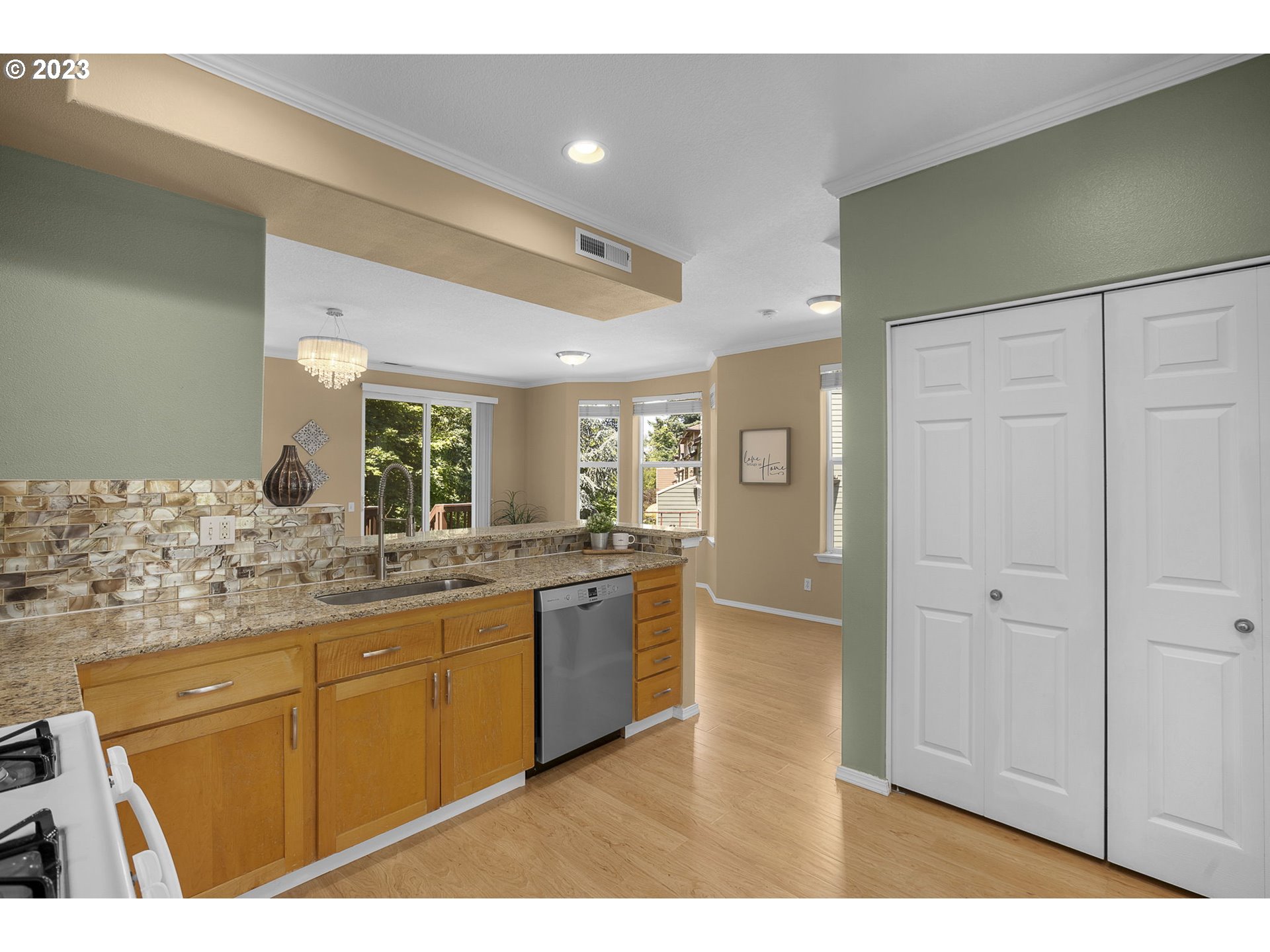 13171 Southwest Raptor Place Tigard, OR 97223 - Photo 11 of 38 Kitchen