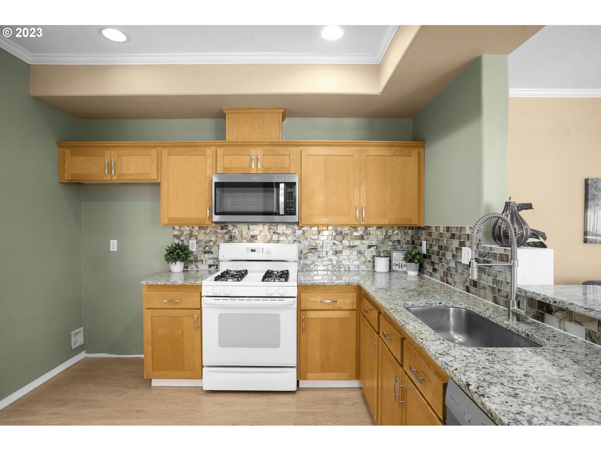 13171 Southwest Raptor Place Tigard, OR 97223 - Photo 10 of 38 Kitchen