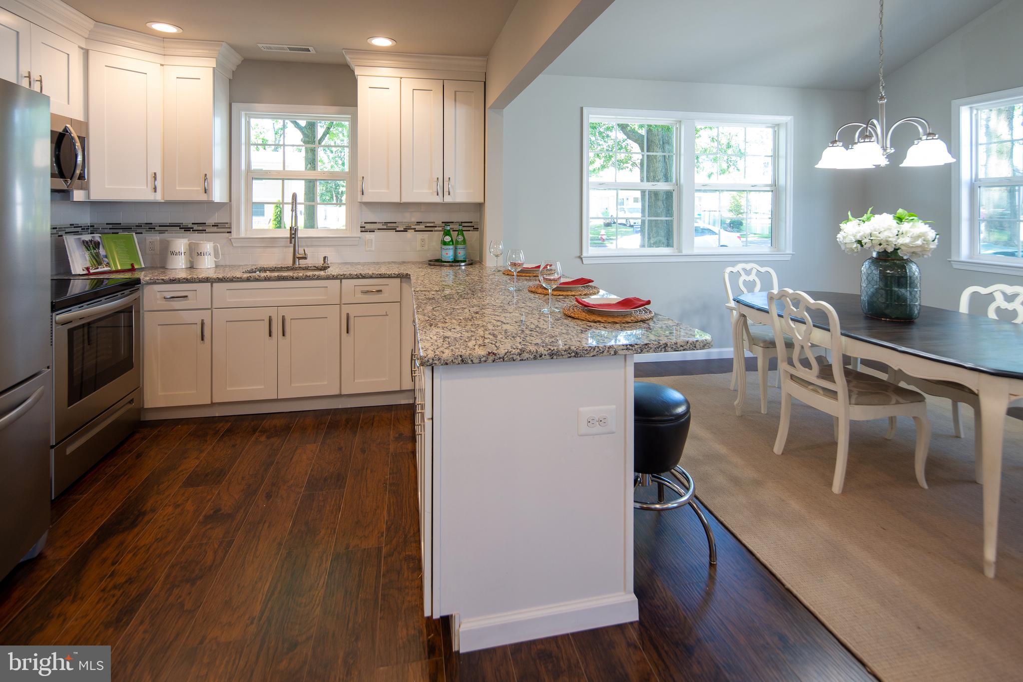 32 Rolling Lane Levittown, PA 19055 - Photo 7 of 36 Kitchen/Dining