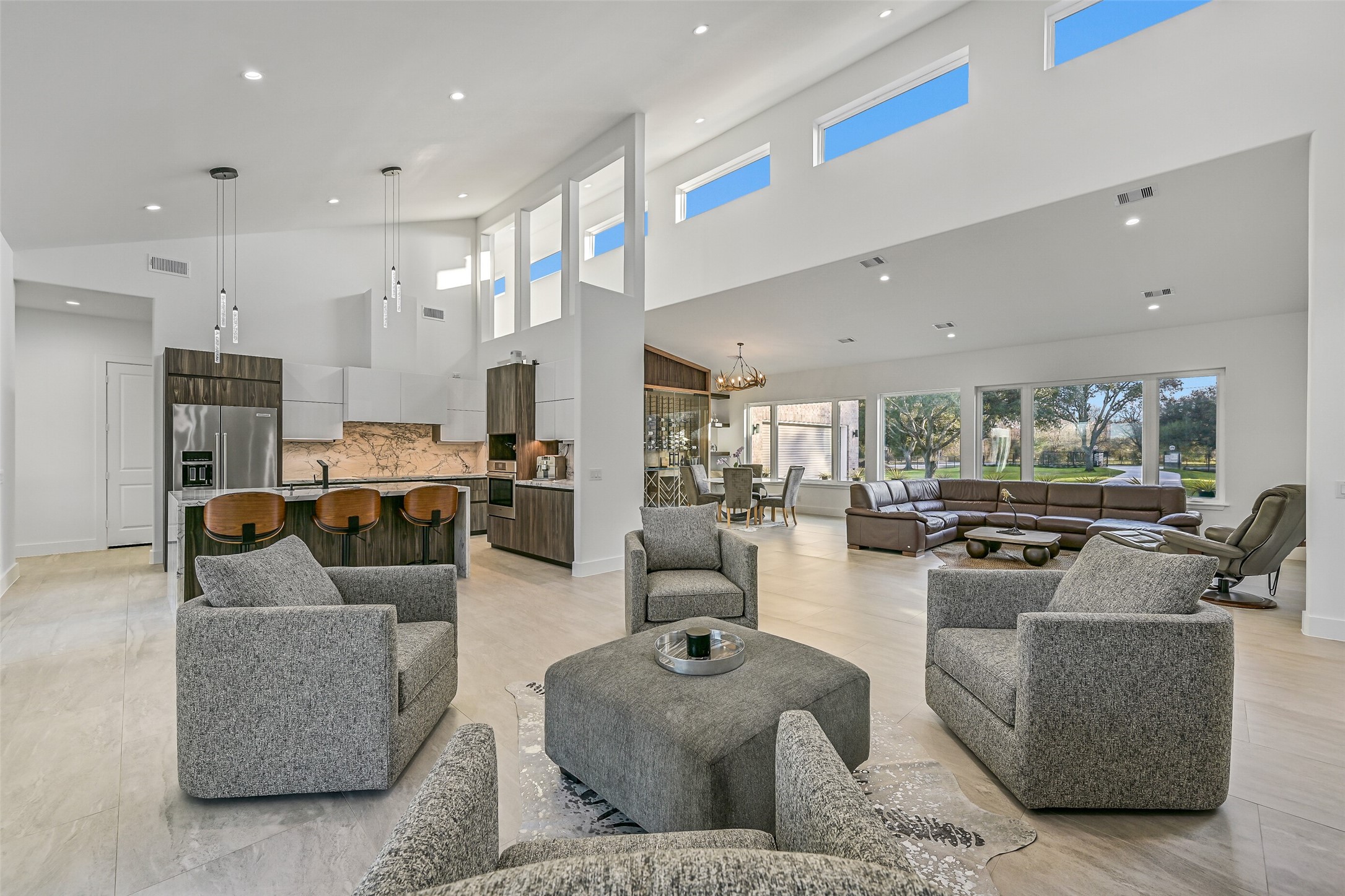 7627 Scott Avenue Manvel, TX 77578 - Photo 16 of 50 a living room with furniture kitchen area and a view of living room